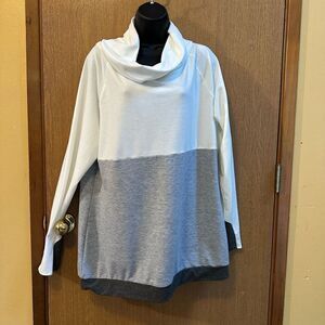 Women’s cowl neck sweatshirt gray and cream size XL